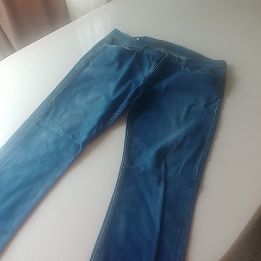 Blue Jeans - Picture 2 of 5